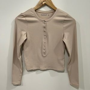 Abercrombie & Fitch softAF Ribbed Seamless Long Sleeve Henley size small